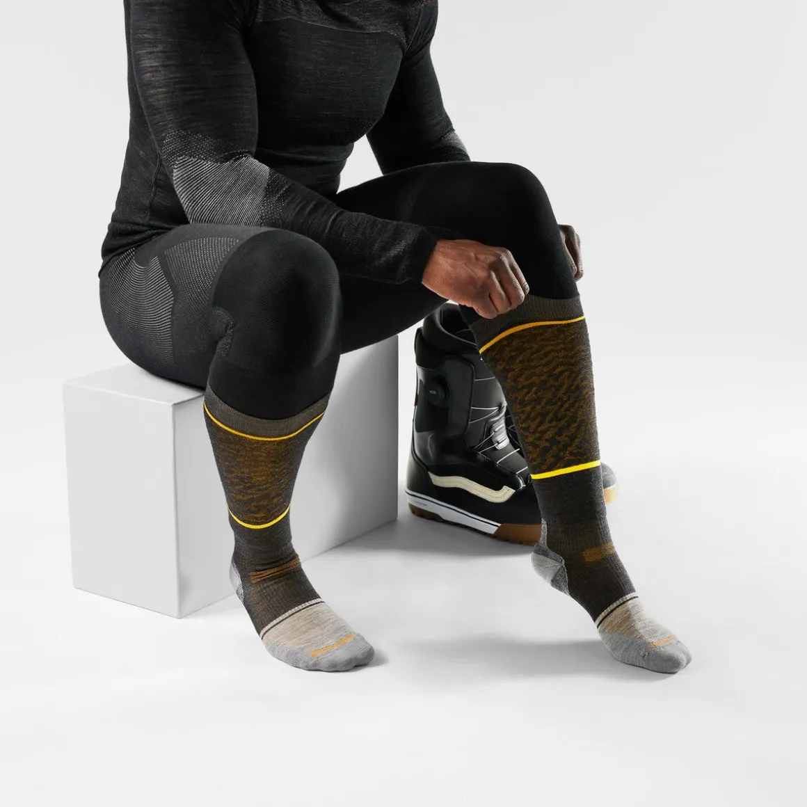 Snowboard Retro Line Over The Calf Socks