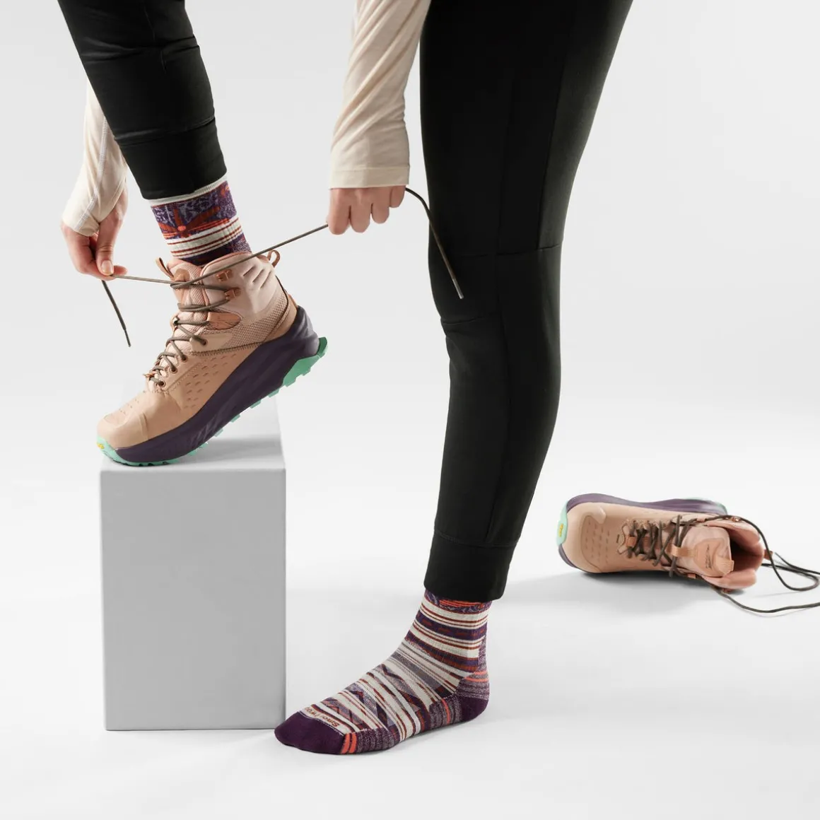 Women's Hike Dragon Stitch Mid Crew Socks